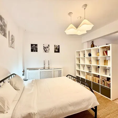 Art Garage Apartment *