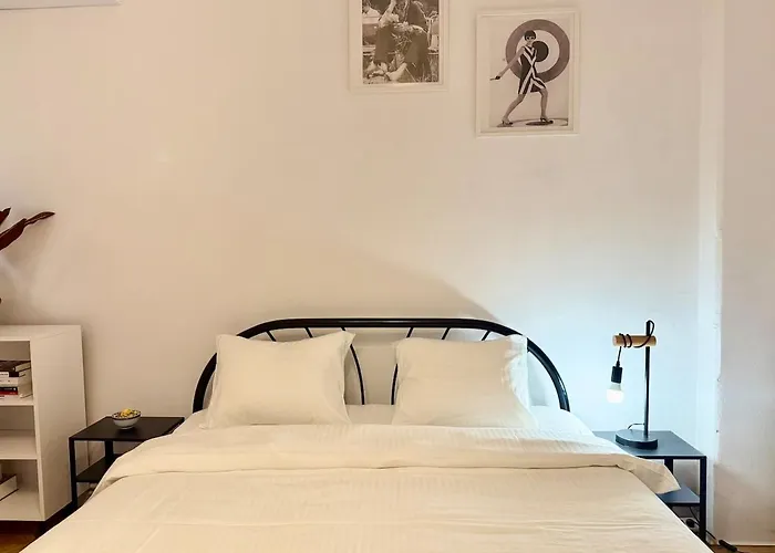 Art Garage Apartment *