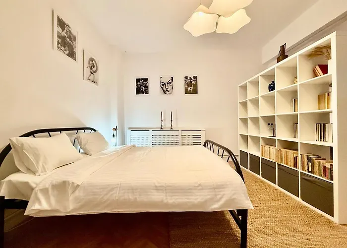 Apartment Art Garage *